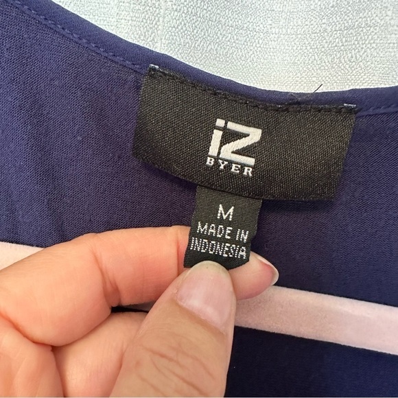 iZ Byer Blouse Tank Top Women’s Medium Floral Boho V-Neck Handkerchief Edge Blue - Picture 7 of 10